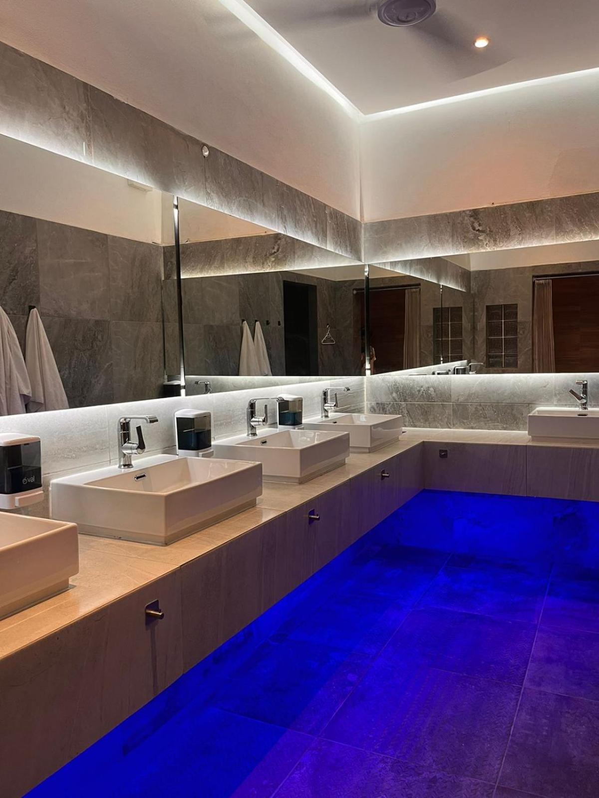 Spartacus Hostel Boutique For Men Puerto Vallarta Exterior photo